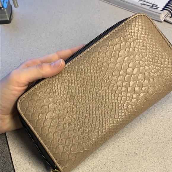 Steve Madden Classy Wallet - Picture 4 of 4